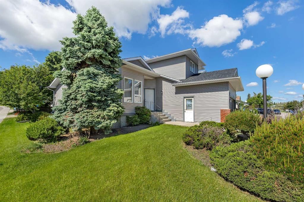 83 Sanderling Road NW, Calgary — photo 5 of 50