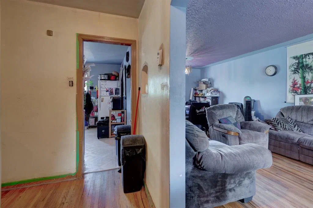 2620 5 Avenue NW, Calgary — photo 3 of 22