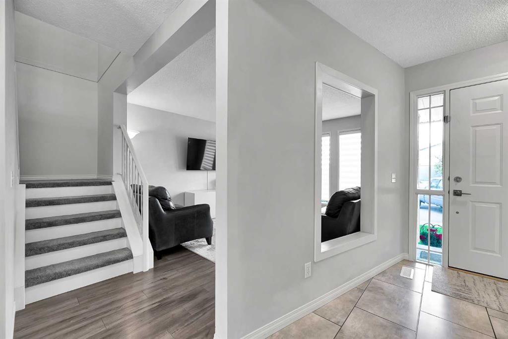19 Templeton Bay NE, Calgary — photo 4 of 50