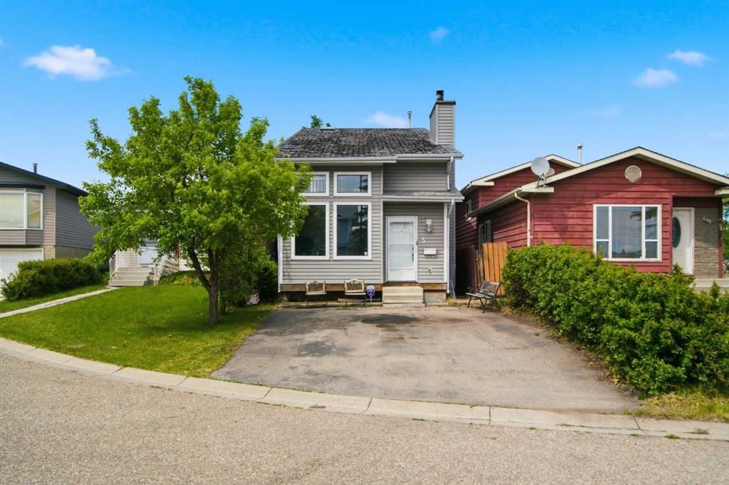 5 Martingrove Court NE, Calgary — photo 2 of 34
