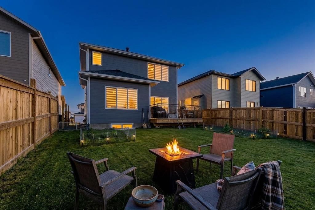 714 Mandalay Link, Carstairs — photo 4 of 34
