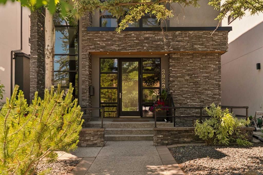 3923 15A Street SW, Calgary — photo 3 of 50