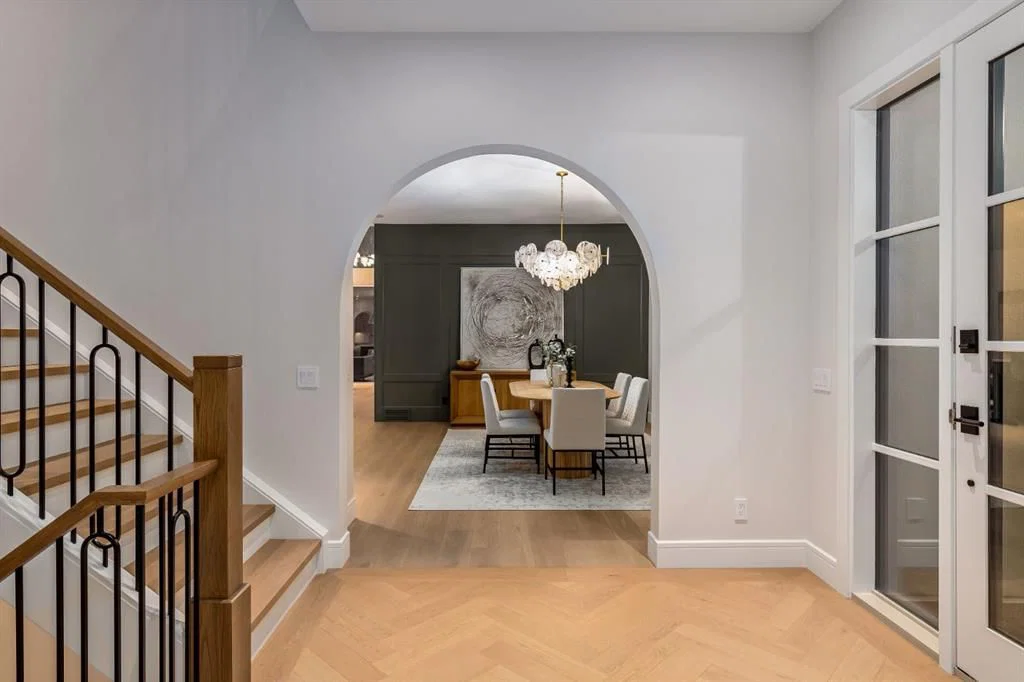 2920 Toronto Crescent NW, Calgary — photo 4 of 46