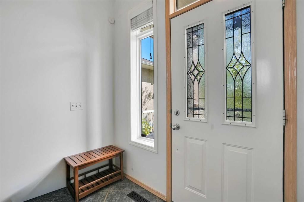 6 Discovery Woods Villas SW, Calgary — photo 4 of 43