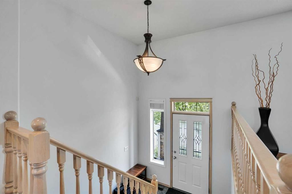 6 Discovery Woods Villas SW, Calgary — photo 5 of 43