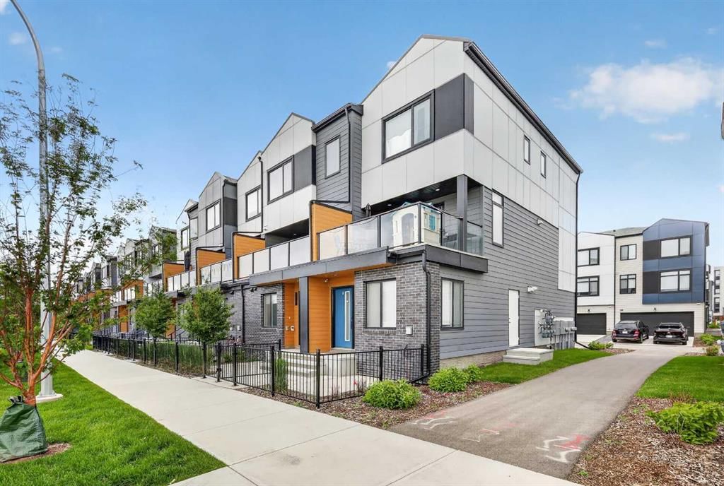8554 19 Avenue SE, Calgary — main listing photo