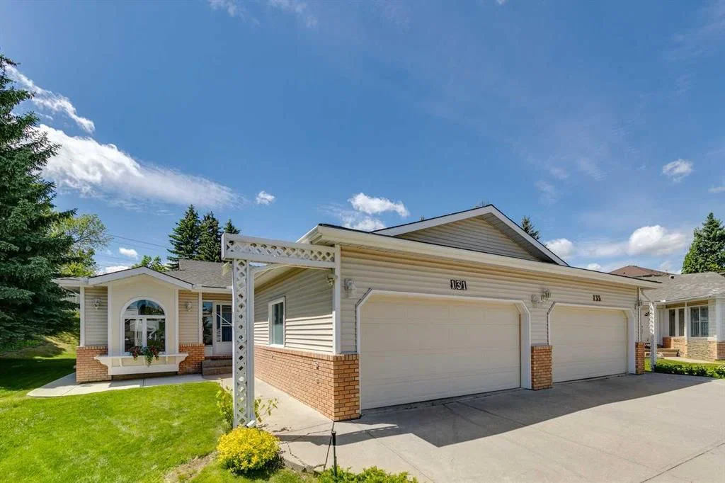 131 Shawnee Manor SW, Calgary — photo 2 of 50