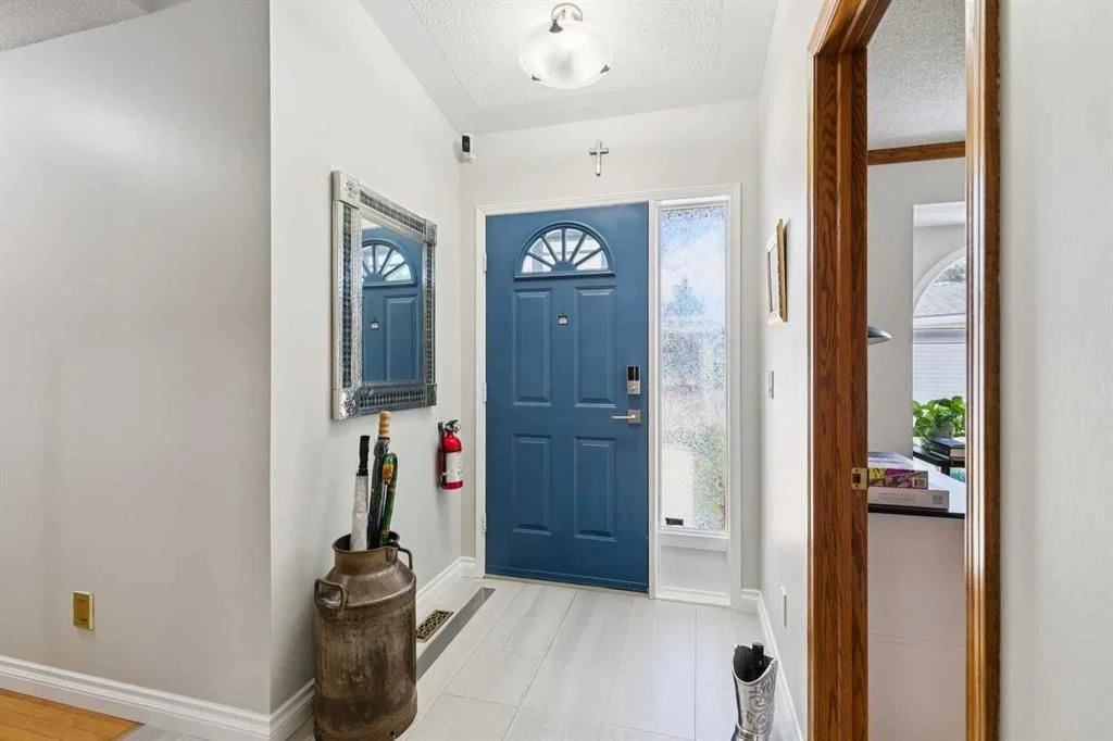 131 Shawnee Manor SW, Calgary — photo 3 of 50