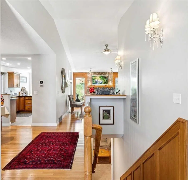 131 Shawnee Manor SW, Calgary — photo 4 of 50