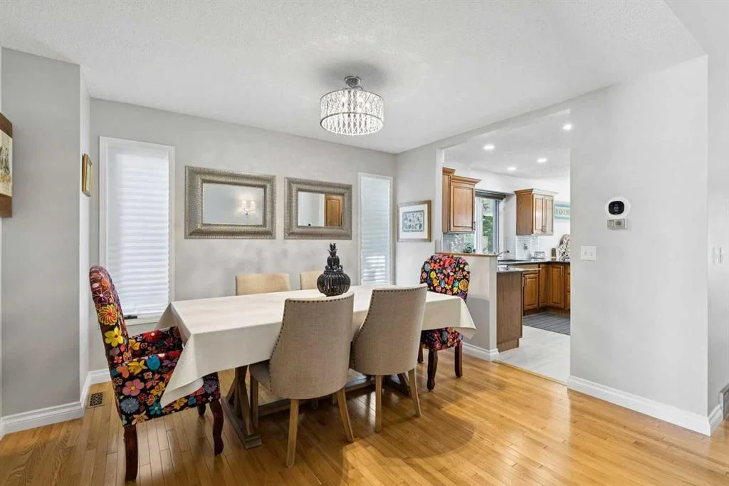 131 Shawnee Manor SW, Calgary — photo 5 of 50