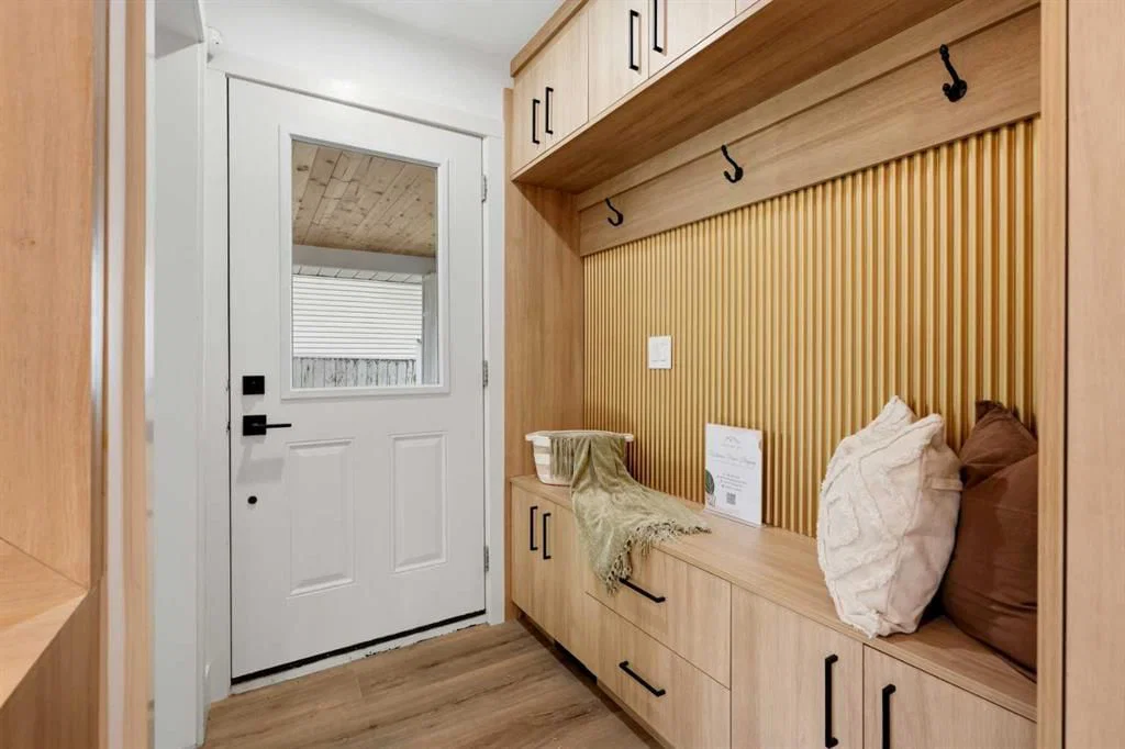 908 Stonehaven Road SW, Calgary — photo 4 of 45
