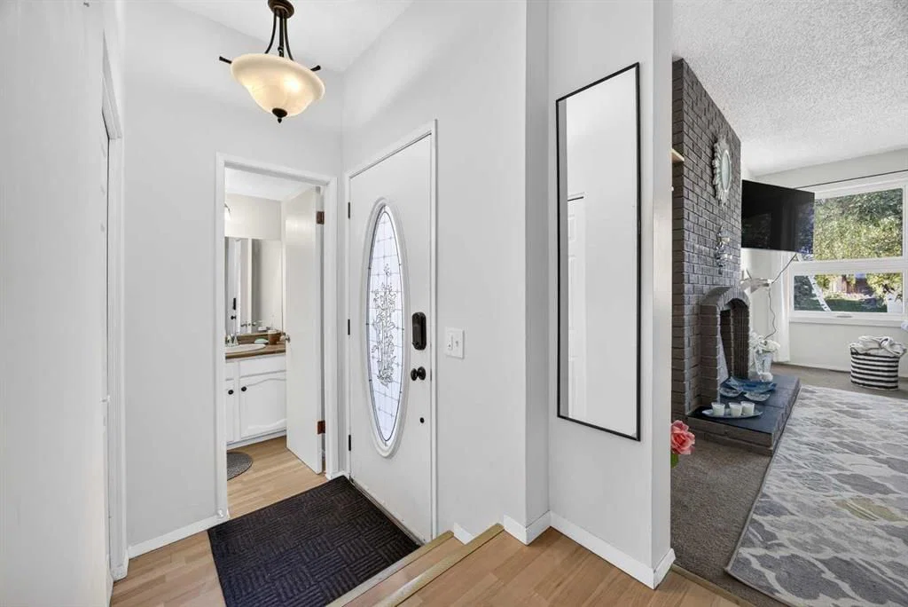 6417 26 Avenue NE, Calgary — photo 3 of 47
