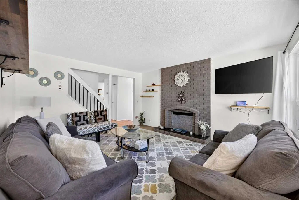 6417 26 Avenue NE, Calgary — photo 5 of 47