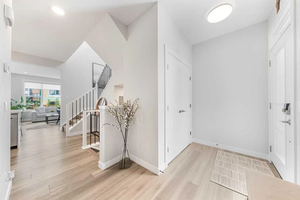 116 Rowmont Heath NW, Calgary — photo 5 of 50