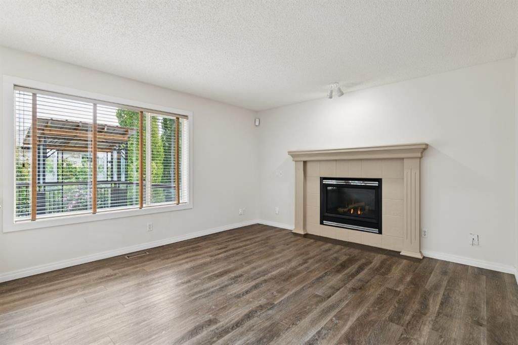 26 Spring Mews SW, Calgary — photo 3 of 43