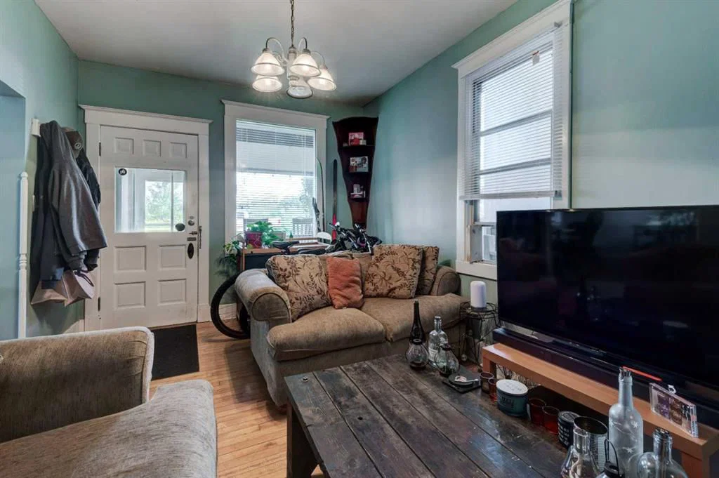 2213 8 Avenue SE, Calgary — photo 5 of 29