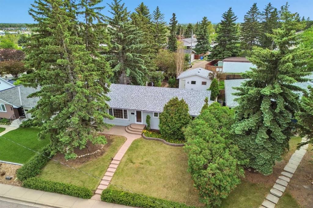 811 Seattle Drive SW, Calgary — main listing photo