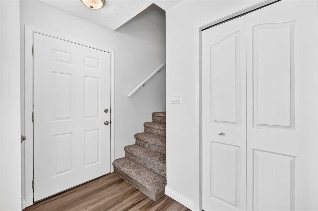 91 Cedarwood Hill SW, Calgary — photo 5 of 50