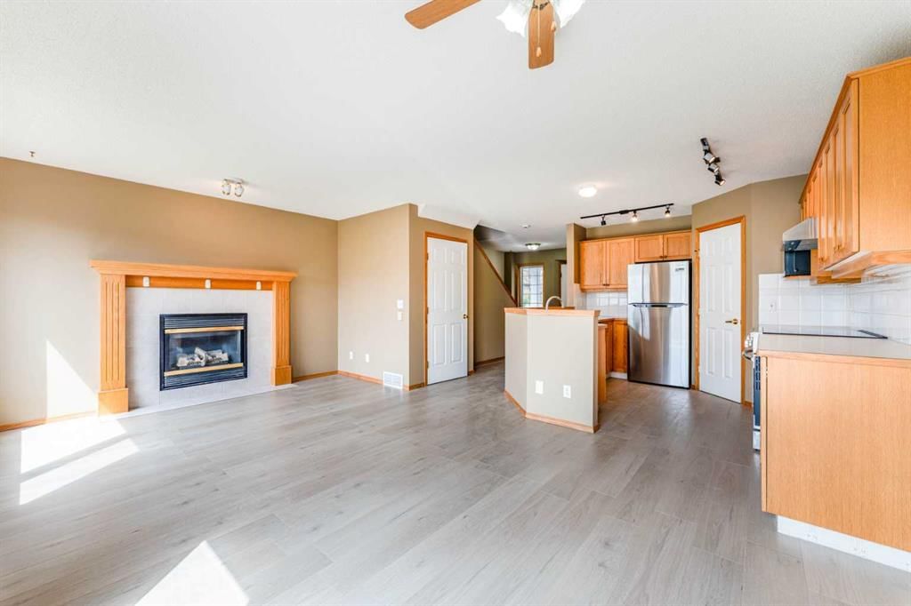 59 Erin Grove SE, Calgary — photo 3 of 26