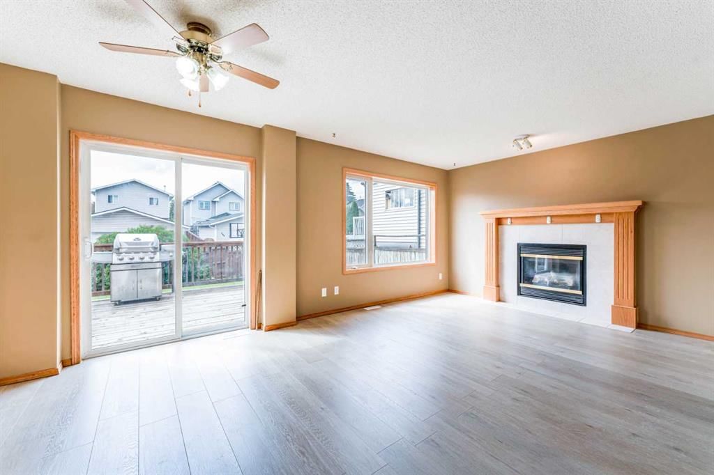 59 Erin Grove SE, Calgary — photo 4 of 26