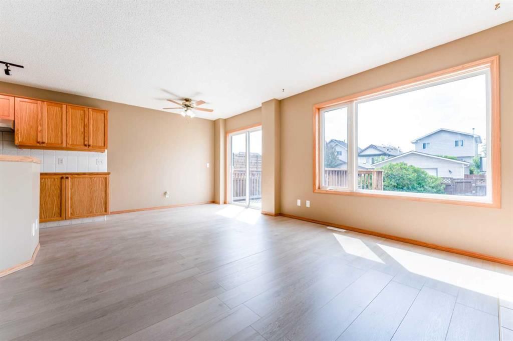 59 Erin Grove SE, Calgary — photo 5 of 26