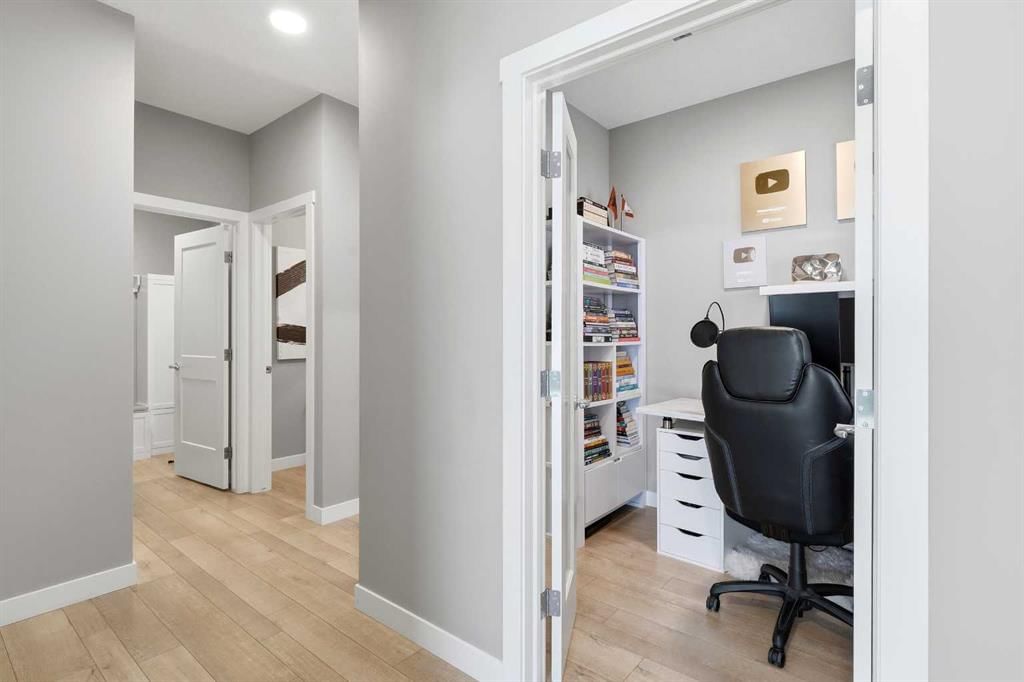 158 Creekstone Passage SW, Calgary — photo 4 of 47