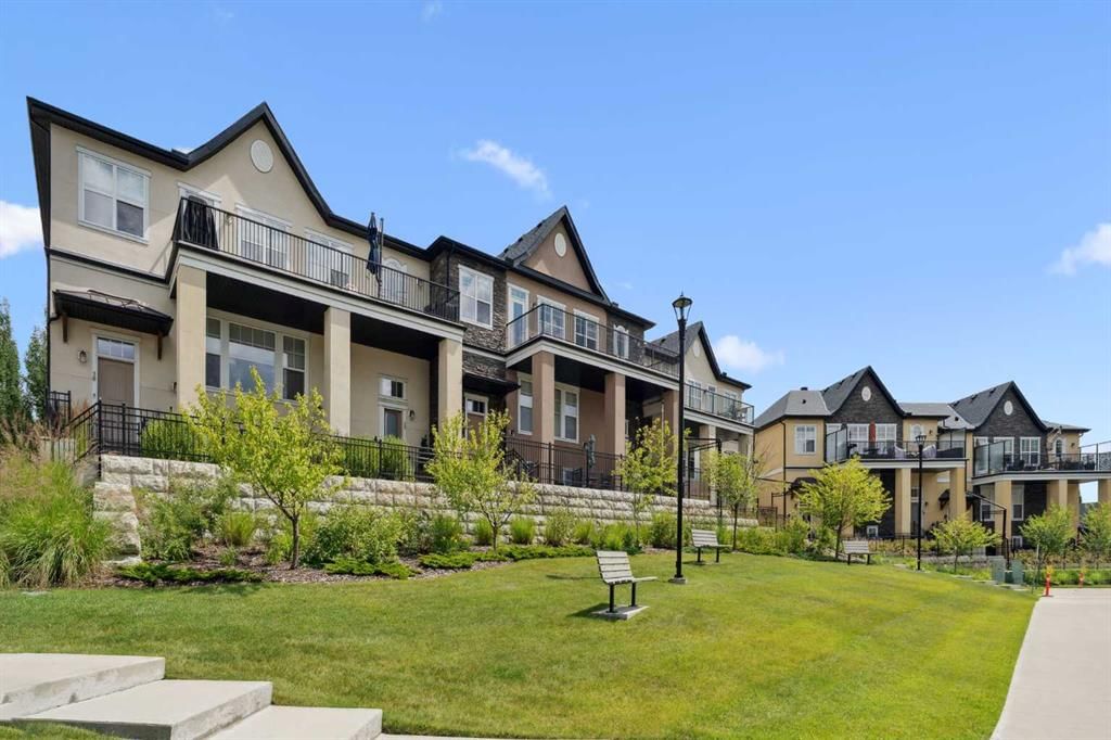 30 Cranbrook Villas SE, Calgary — main listing photo