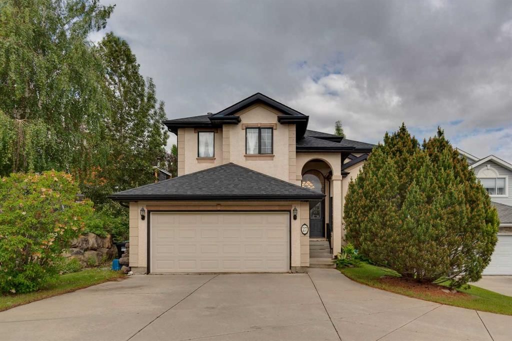 27 Valley Creek Bay NW, Calgary — photo 2 of 40