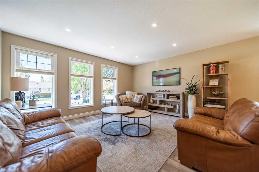 310 Silver Ridge Crescent NW, Calgary — photo 4 of 50