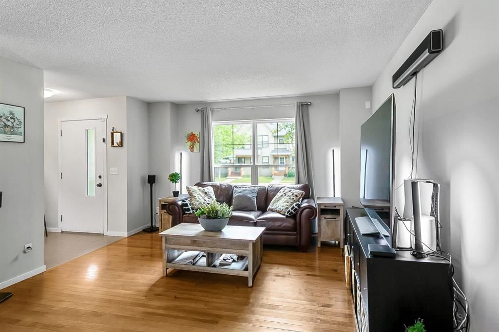 111 Walden Drive SE, Calgary — photo 4 of 38