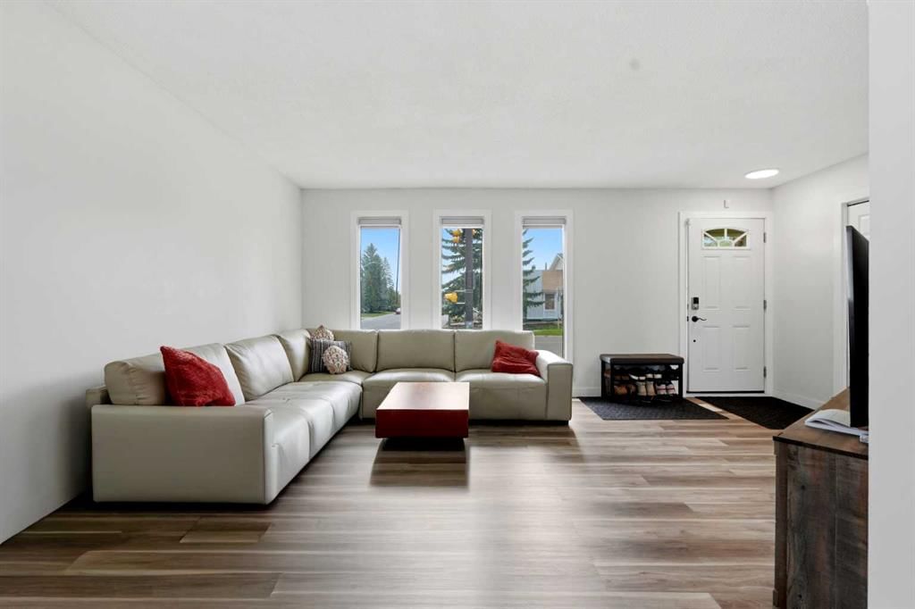 5640 Temple Drive NE, Calgary — photo 4 of 37