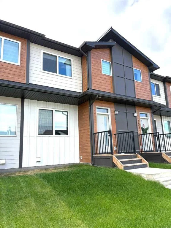 319 Wolf River Drive SE, Calgary — main listing photo