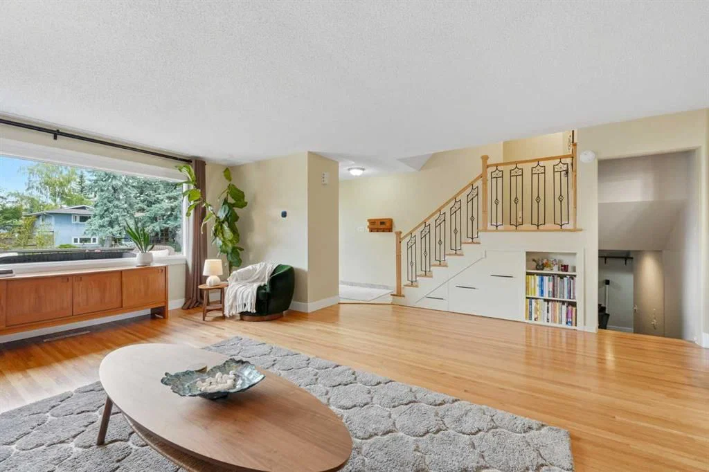 1439 90 Avenue SW, Calgary — main listing photo