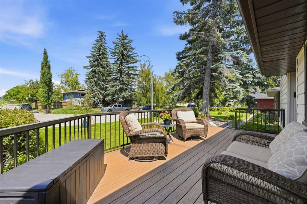 1439 90 Avenue SW, Calgary — photo 2 of 50