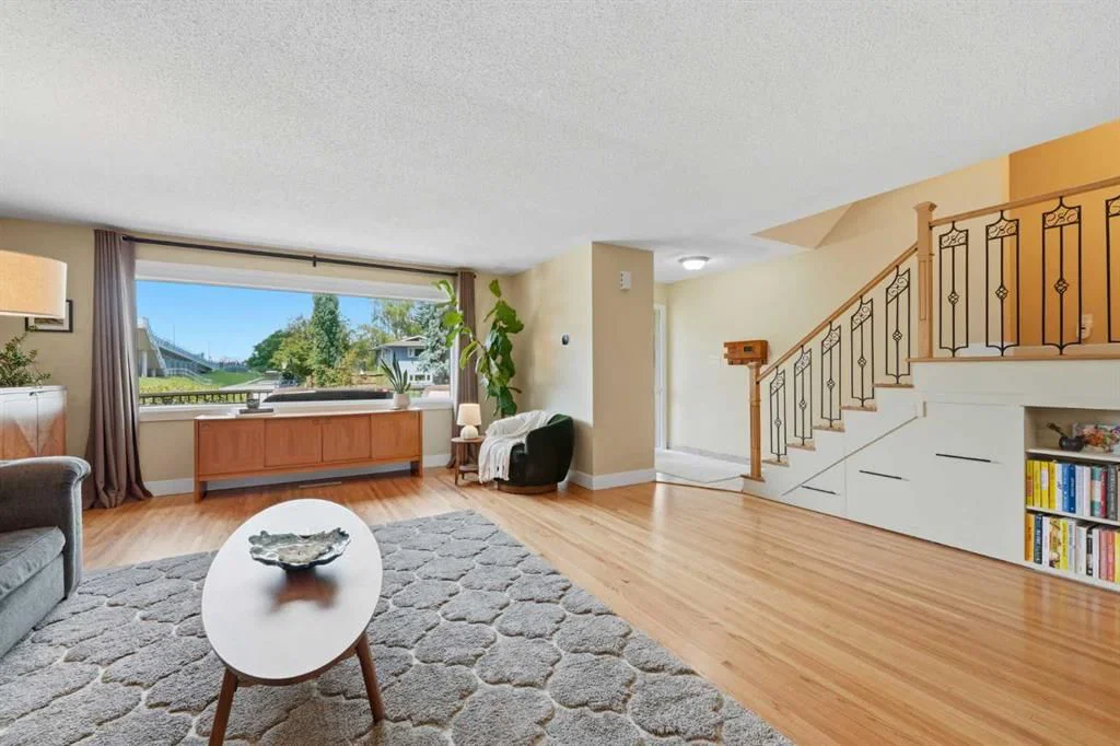 1439 90 Avenue SW, Calgary — photo 3 of 50