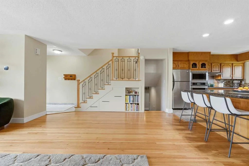 1439 90 Avenue SW, Calgary — photo 5 of 50