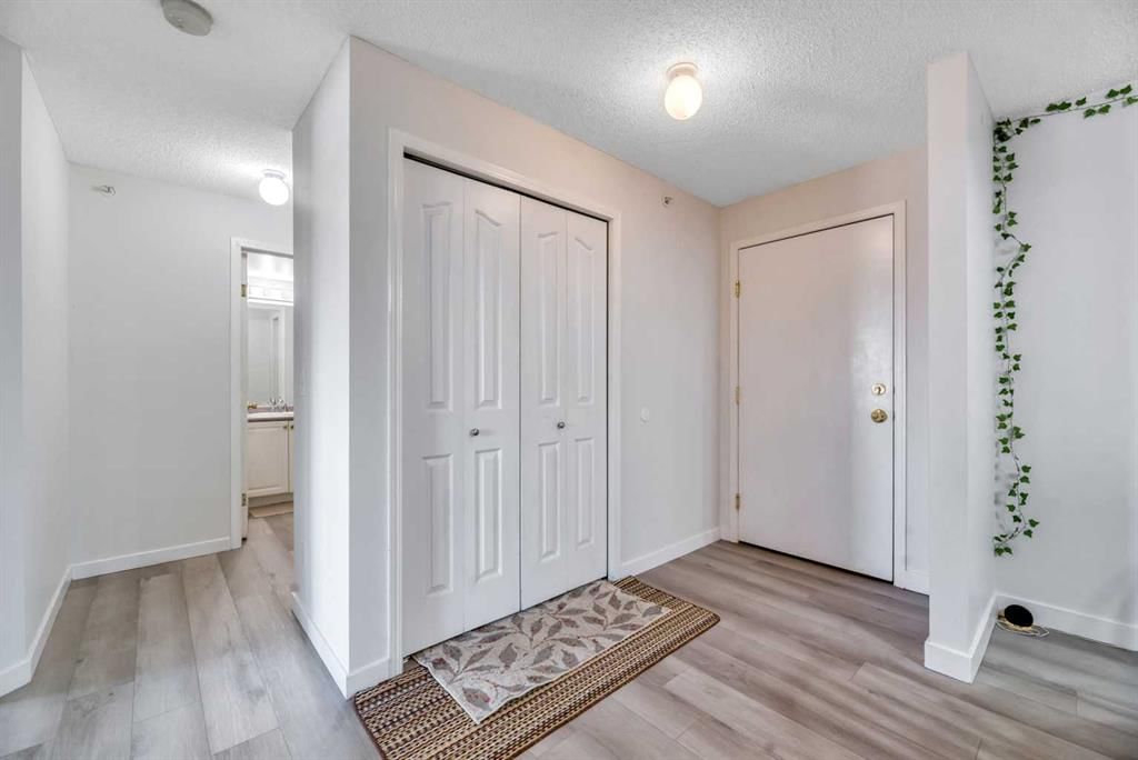 405, 4000 Somervale Court SW, Calgary — photo 4 of 24