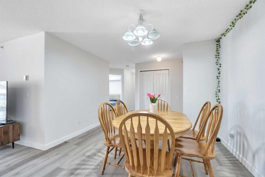 405, 4000 Somervale Court SW, Calgary — photo 5 of 24