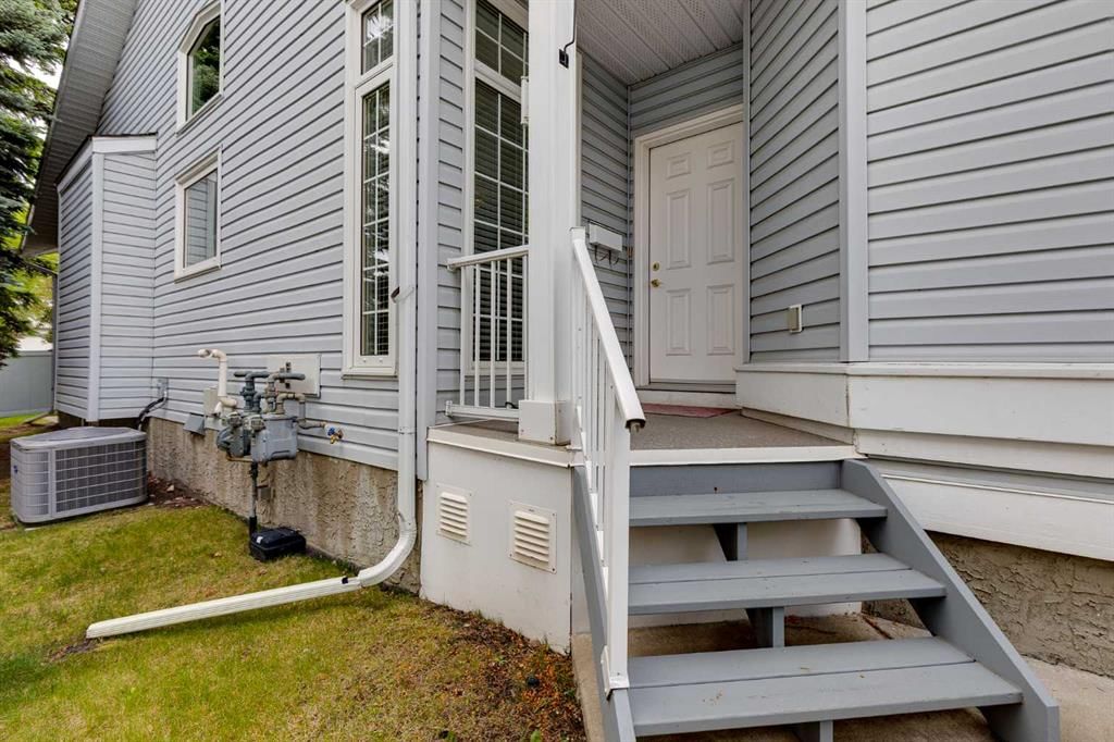 20 Douglasview Park SE, Calgary — photo 3 of 36