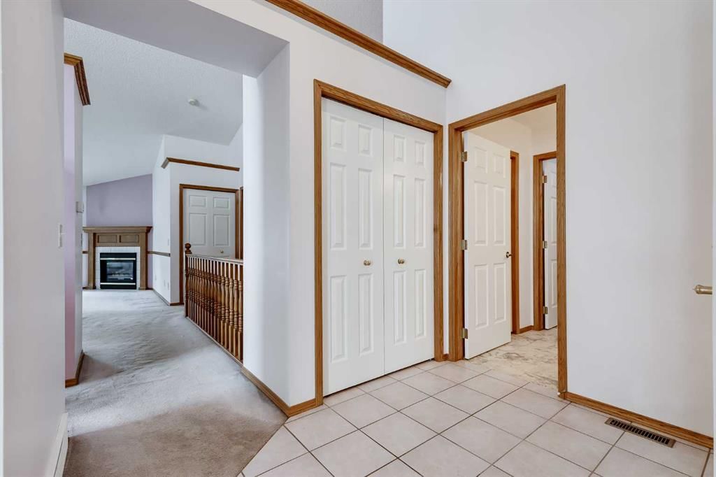 20 Douglasview Park SE, Calgary — photo 4 of 36