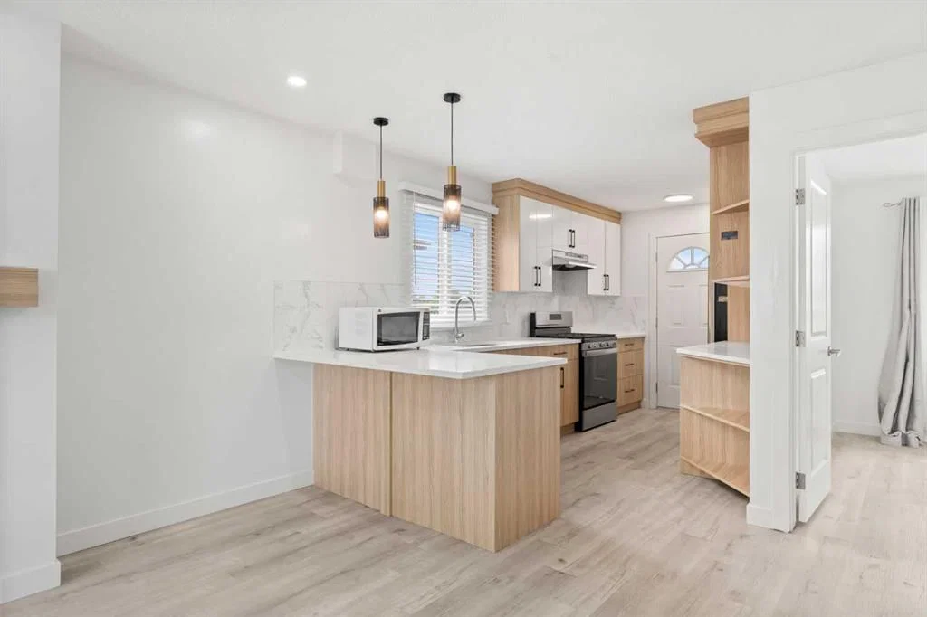 424 Penbrooke Crescent SE, Calgary — main listing photo