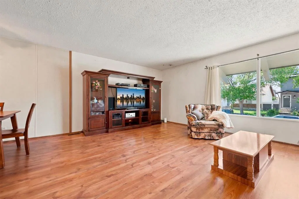 4308 38 Street NE, Calgary — photo 4 of 40