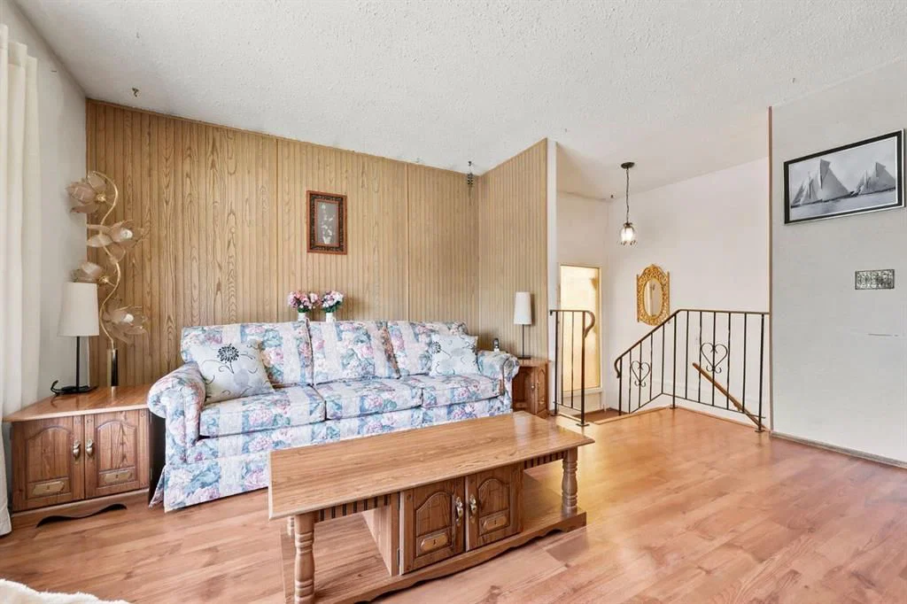 4308 38 Street NE, Calgary — photo 5 of 40