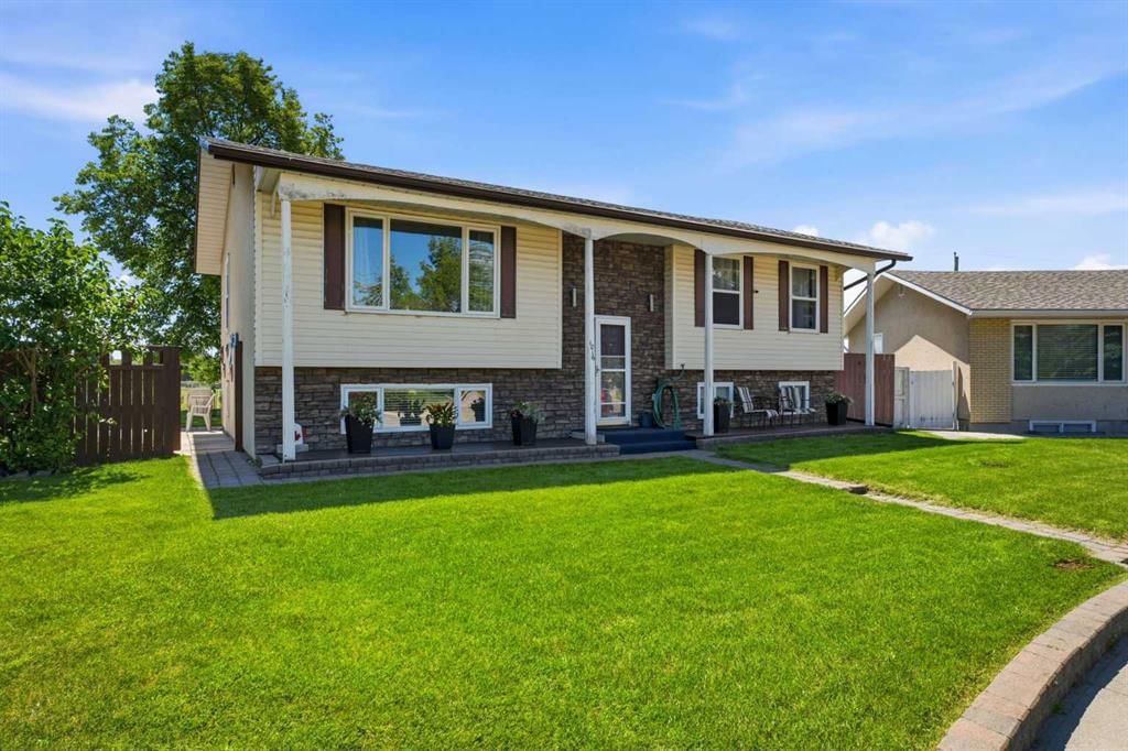 1016 Pensdale Crescent SE, Calgary — photo 2 of 50