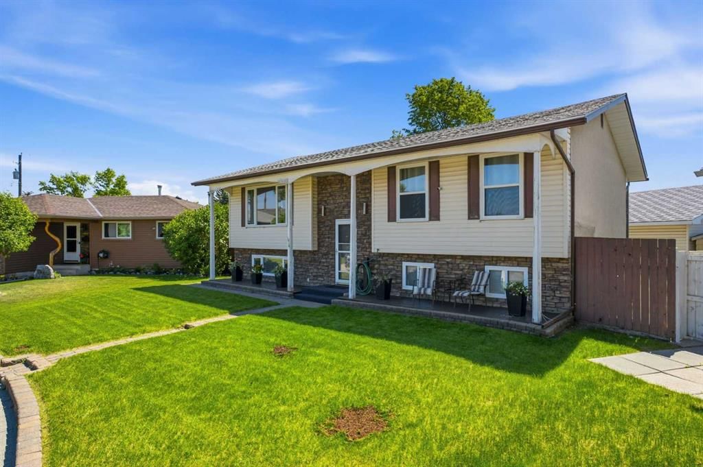 1016 Pensdale Crescent SE, Calgary — photo 3 of 50
