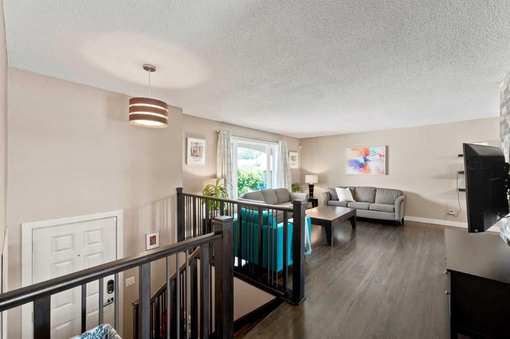 1016 Pensdale Crescent SE, Calgary — photo 5 of 50