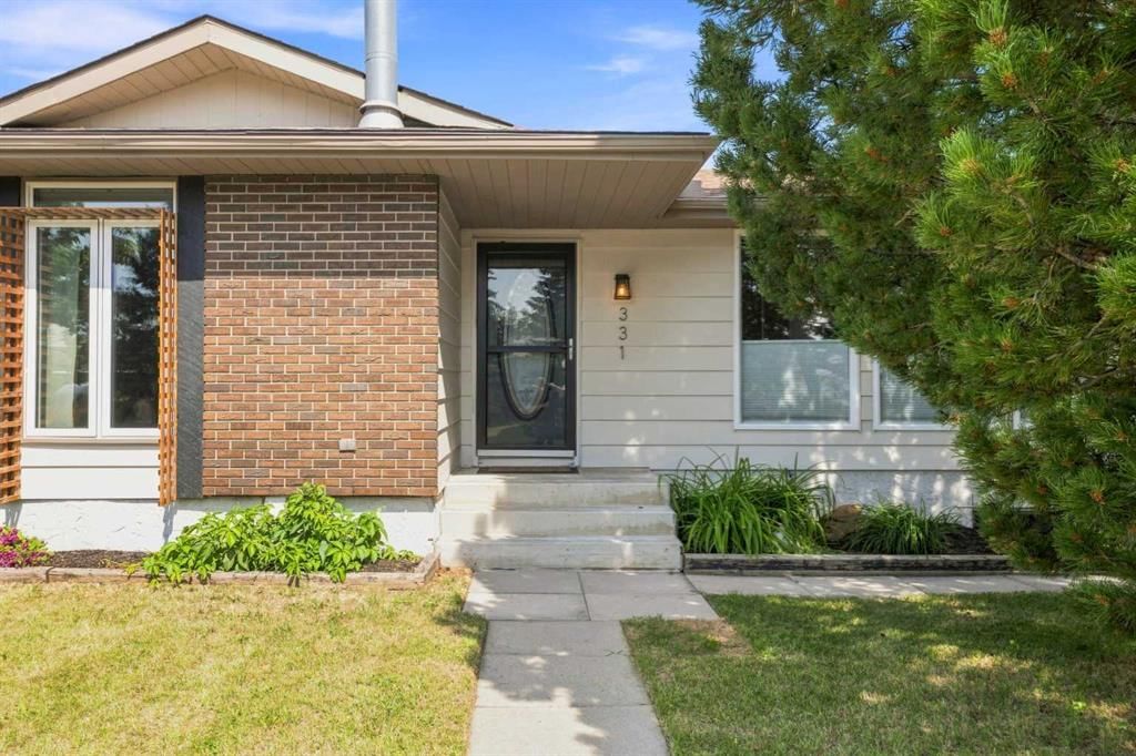 331 Queensland Circle SE, Calgary — photo 2 of 50