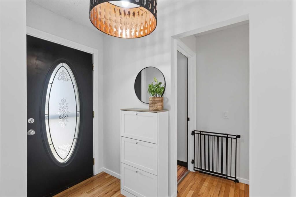 331 Queensland Circle SE, Calgary — photo 3 of 50
