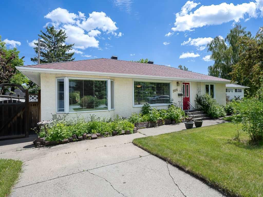 1916 Grand Oaks Drive SW, Calgary — photo 2 of 34
