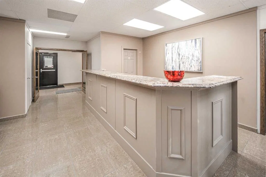 625 14 Street NW, Calgary — photo 4 of 18